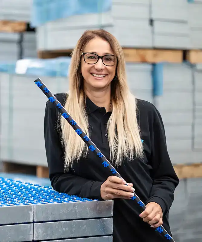 Mitarbeiterin aus dem Marketing mit Verantwortung im Projektmanagement