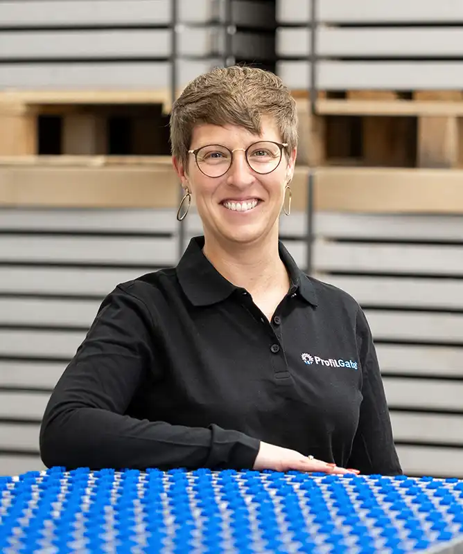 Mitarbeiterin aus dem Vertrieb mit Verantwortung im Projektmanagement für Frankreich
