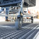 https://backend.profilgate.com/uploads/thumbnail_sauberlaufzone_supermarkt_einkaufswagen_e_leclerc_le_neubourg_frankreich_c81f78a279.webp